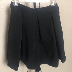 Pleaded skort with pockets